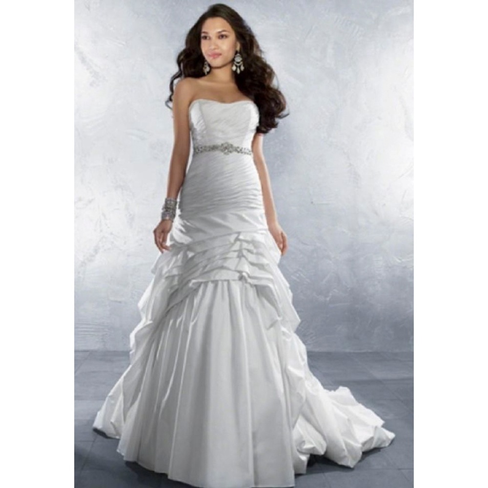Alfred Angelo Style 2168 Wedding Dress